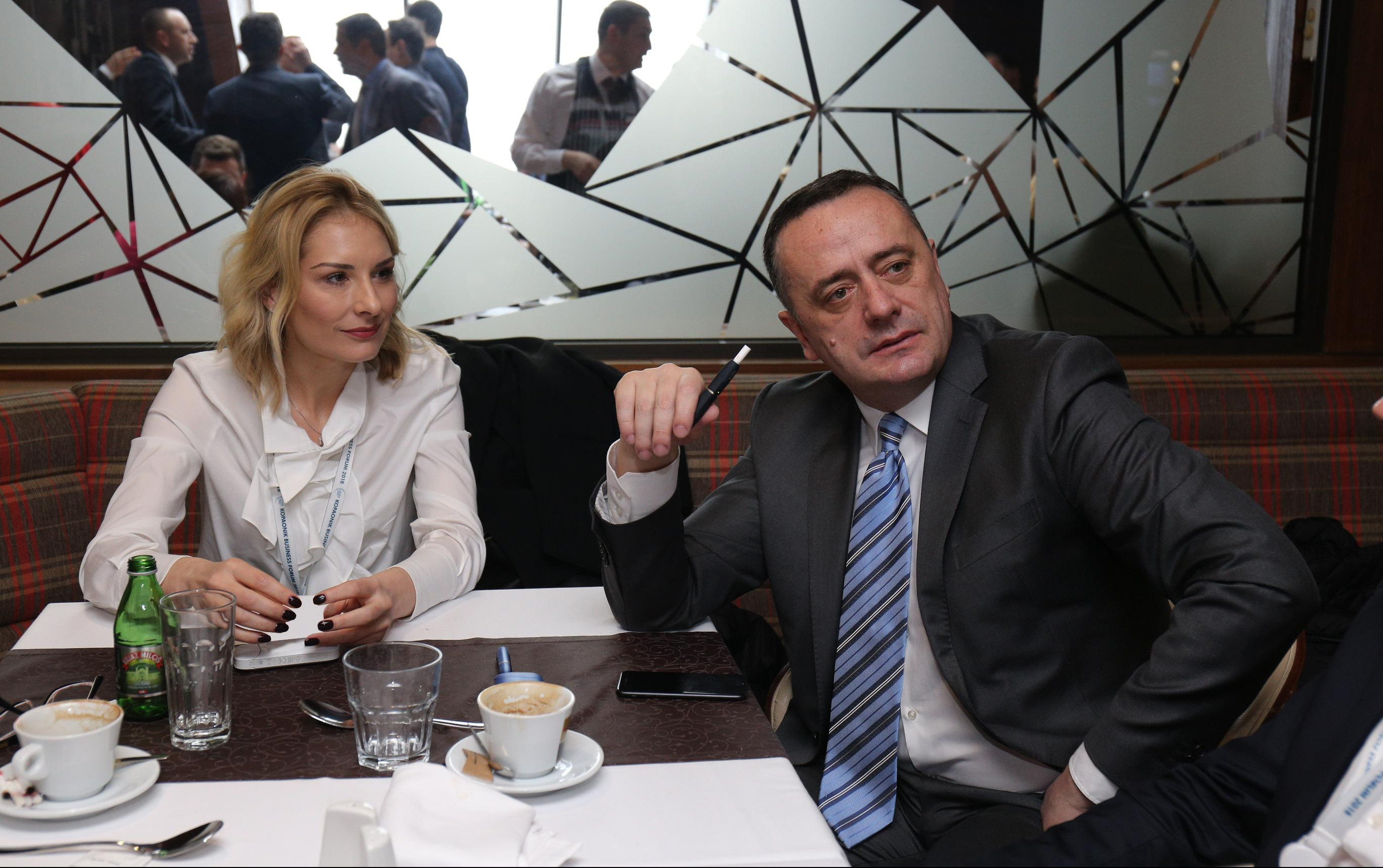 (FOTO) KOPAONIK BIZNIS FORUM: Ministar Antić i predsednica Američke PK Jelena Pavlović o novim trendovima u industriji